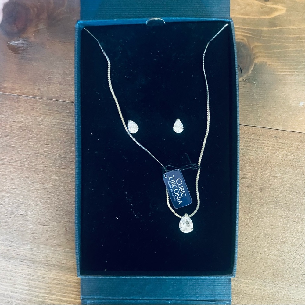 Cubic Zirconia pear diamond matching earring and necklace set